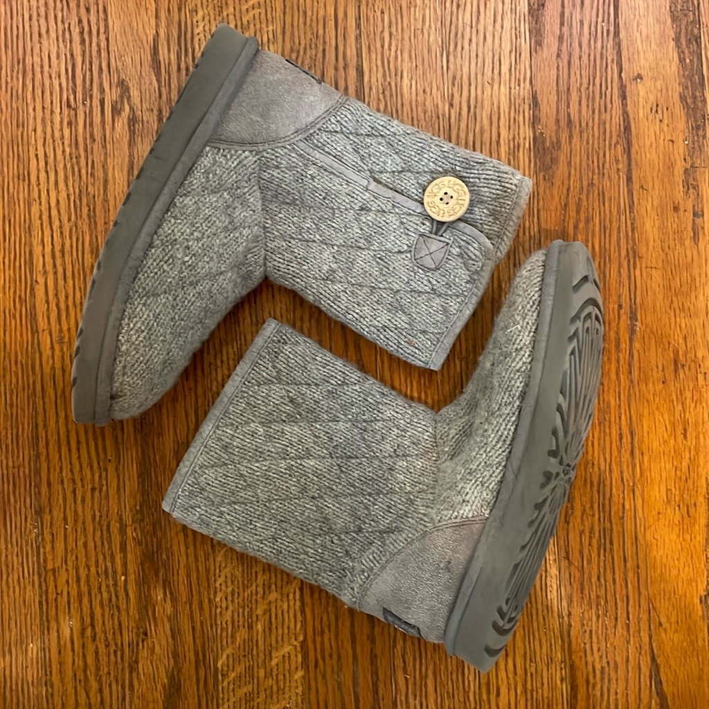 Ugg Australia Women’s Mountain Quilted Gray Boot Size 7